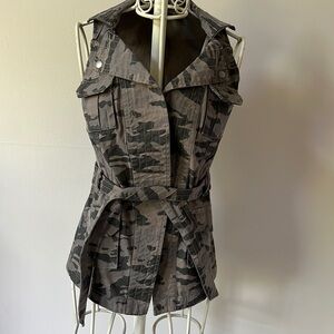 Utility gray camo Vest with tie size 2 G.I.L.I